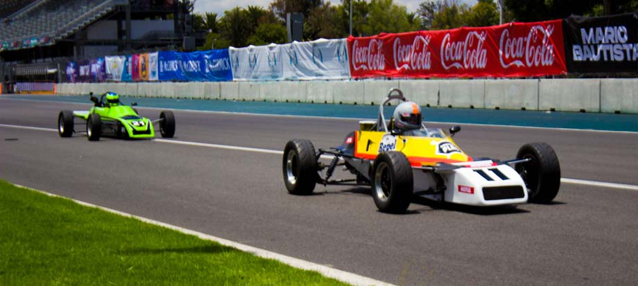 Los monoplazas clásicos de Fórmula Ford México entran en acción.
